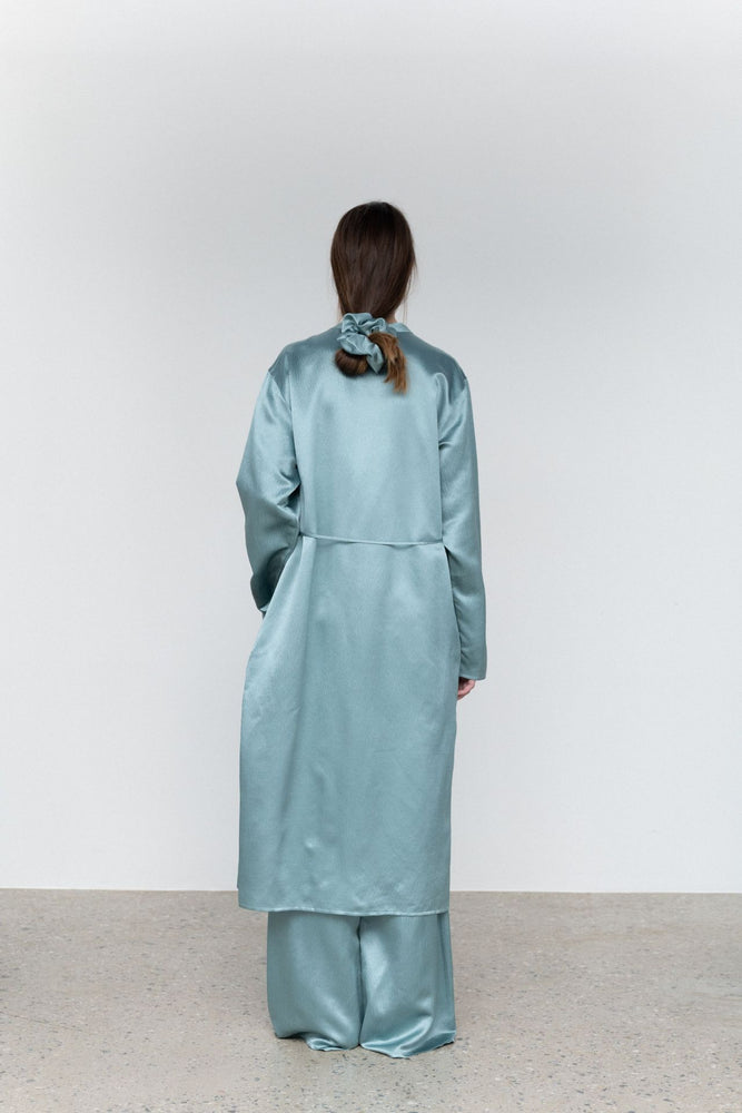 
            
                Load image into Gallery viewer, Woolsilk Light Long Shirt
            
        