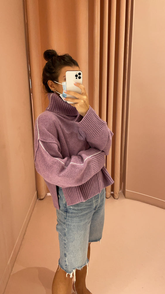 
            
                Load image into Gallery viewer, The Leny Sweater
            
        